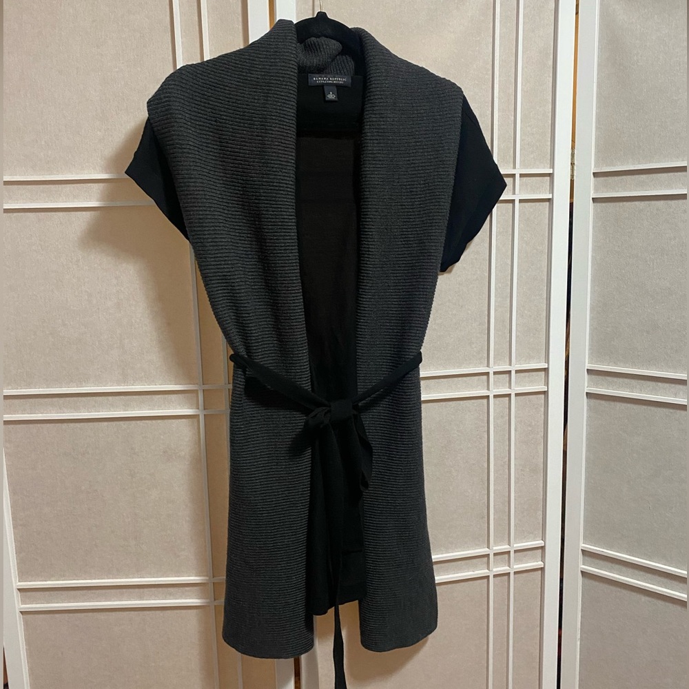 Banana Republic short sleeve sweater grey black S